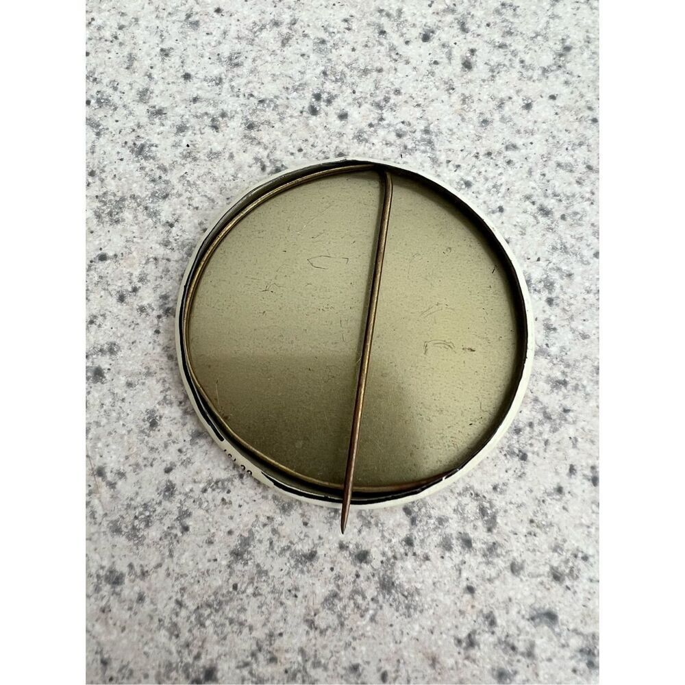 The Uncola Vintage Button - Picture 2 of 3